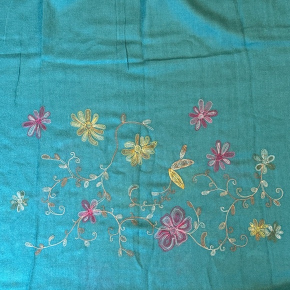 Scarf/Shawl. Teal and Floral Embroidery. Pashmina Designed. Great Condition! - Picture 4 of 8